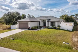 210 SW 26th Pl, Cape Coral, FL 33991 - Photo 3