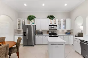 1620 Cayman Ct, Naples, FL 34119 - Photo 11