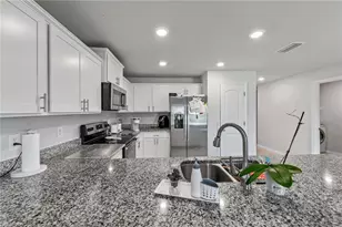 1013 NE 15th St, Cape Coral, FL 33909 - Photo 5