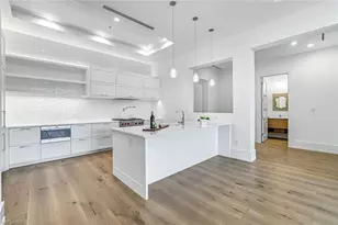 201 8th St S, Naples, FL 34102 - Photo 3