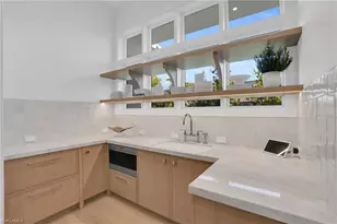 555 Whispering Pine Ln, Naples, FL 34103 - Photo 13