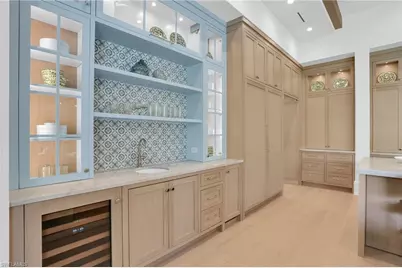 555 Whispering Pine Ln, Naples, FL 34103 - Photo 11