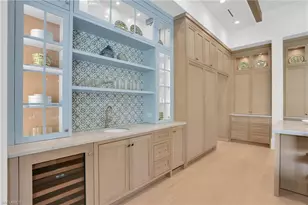 555 Whispering Pine Ln, Naples, FL 34103 - Photo 11