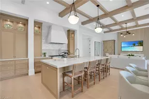 555 Whispering Pine Ln, Naples, FL 34103 - Photo 7