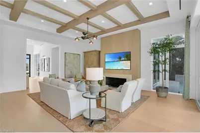 555 Whispering Pine Ln, Naples, FL 34103 - Photo 5