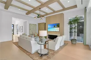 555 Whispering Pine Ln, Naples, FL 34103 - Photo 5