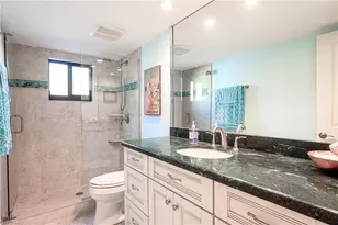 601 Beachwalk Cir, Naples, FL 34108 - Photo 23