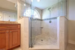 601 Beachwalk Cir, Naples, FL 34108 - Photo 19