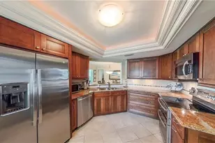 601 Beachwalk Cir, Naples, FL 34108 - Photo 11