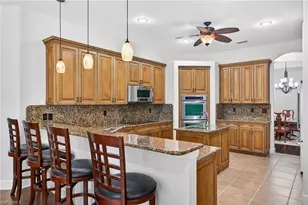 10113 Salisbury Ct, Fort Myers, FL 33913 - Photo 9