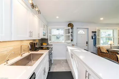 980 7th Ave S #101, Naples, FL 34102 - Photo 11