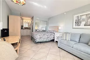 2555 Tamiami Trl N, Naples, FL 34103 - Photo 3