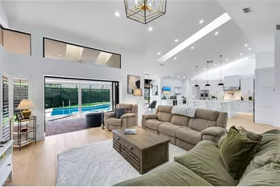 806 Knoll Wood Ct, Naples, FL 34108 - Photo 9