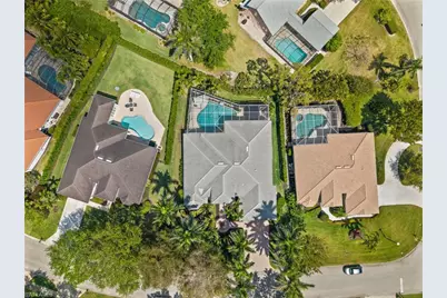 6898 Mill Run Cir, Naples, FL 34109 - Photo 5