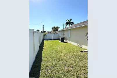1401 SE 19th Ln, Cape Coral, FL 33990 - Photo 13