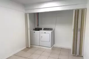 585 14th St N, Naples, FL 34102 - Photo 11