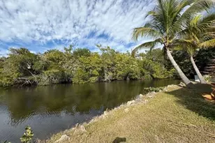 585 14th St N, Naples, FL 34102 - Photo 21