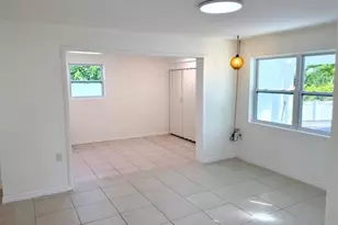 585 14th St N, Naples, FL 34102 - Photo 9