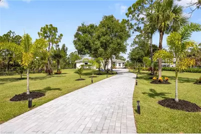 909 8th St SE, Naples, FL 34117 - Photo 3