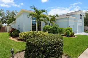 371 Burnt Pine Dr, Naples, FL 34119 - Photo 3