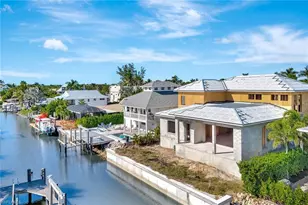 2750 Gulfview Dr, Naples, FL 34112 - Photo 9