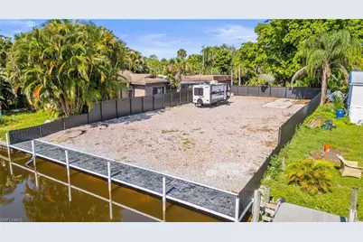 2228 Marina Park Dr, Fort Myers, FL 33905 - Photo 13
