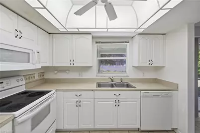 826 SE 5th Ct, Cape Coral, FL 33990 - Photo 7