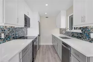 2500 Gulf Shore Blvd N, Naples, FL 34103 - Photo 5