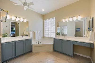 204 Glen Eagle Cir, Naples, FL 34104 - Photo 9