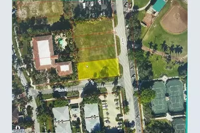 680 Park St, Naples, FL 34102 - Photo 1