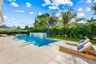 726 Riviera Dr, Naples, FL 34103 - Photo 3