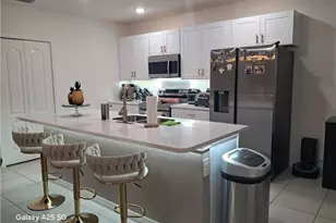 1934 NE 15th St, Cape Coral, FL 33909 - Photo 5