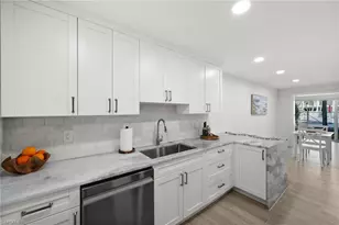 342 Harbour Dr, Naples, FL 34103 - Photo 7