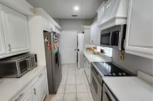 10702 Rio Mar Cir, Estero, FL 33928 - Photo 7