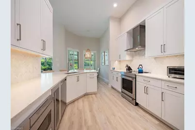 8868 Mustang Island Cir, Naples, FL 34113 - Photo 9