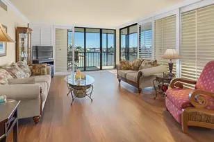 10482 Gulf Shore Dr, Naples, FL 34108 - Photo 3