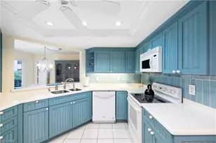 565 Beachwalk Cir, Naples, FL 34108 - Photo 9