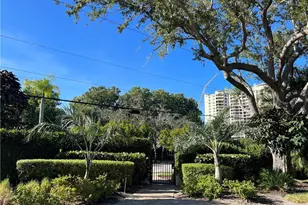 565 Beachwalk Cir, Naples, FL 34108 - Photo 31