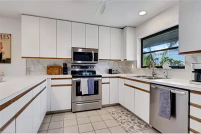 1282 Belaire Ct W, Naples, FL 34110 - Photo 11