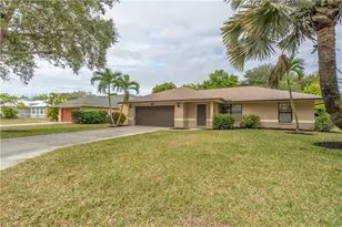 2237 River Reach Dr, Naples, FL 34104 - Photo 33