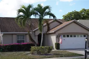 655 Lambton Ln, Naples, FL 34104 - Photo 3