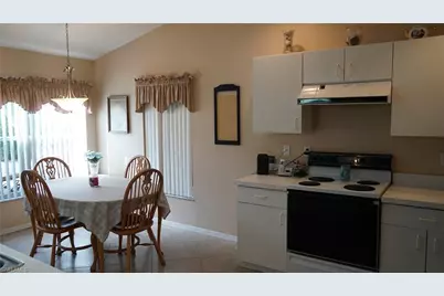 655 Lambton Ln, Naples, FL 34104 - Photo 9