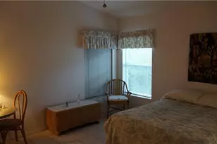 655 Lambton Ln, Naples, FL 34104 - Photo 7