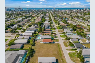 686 97th Ave N, Naples, FL 34108 - Photo 3