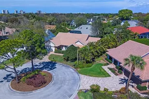 811 Arrowhead Ln, Naples, FL 34108 - Photo 3