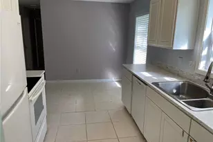 318 Leawood Cir, Naples, FL 34104 - Photo 5