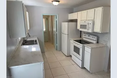 318 Leawood Cir, Naples, FL 34104 - Photo 3