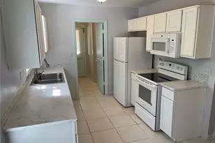 318 Leawood Cir, Naples, FL 34104 - Photo 3