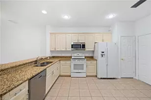 880 Hampton Cir, Naples, FL 34105 - Photo 13