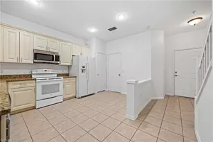 880 Hampton Cir, Naples, FL 34105 - Photo 11